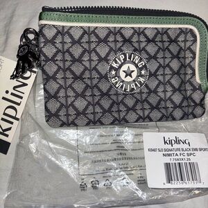 Kipling Monochrome Geometric wristlet nwt
